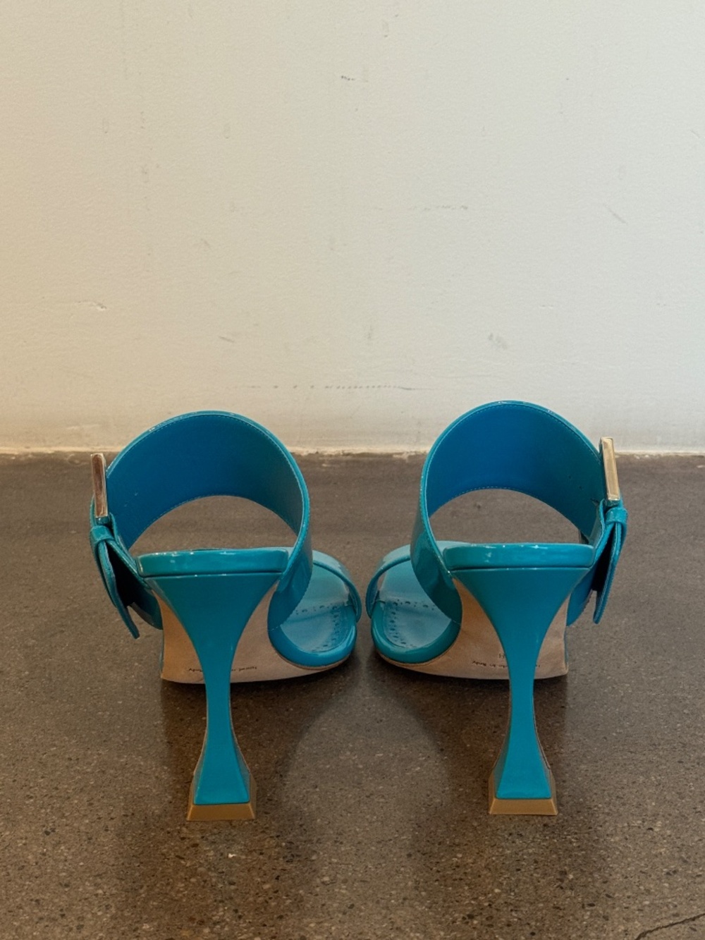 Manolo Blahnik 100mm Arre Mules - Picture 4 of 6